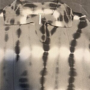 Stylish Gray Tie-Dye Button Down Sweater